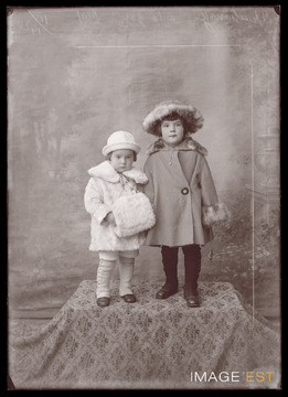 Portrait de deux enfants (Le Val-d'Ajol)